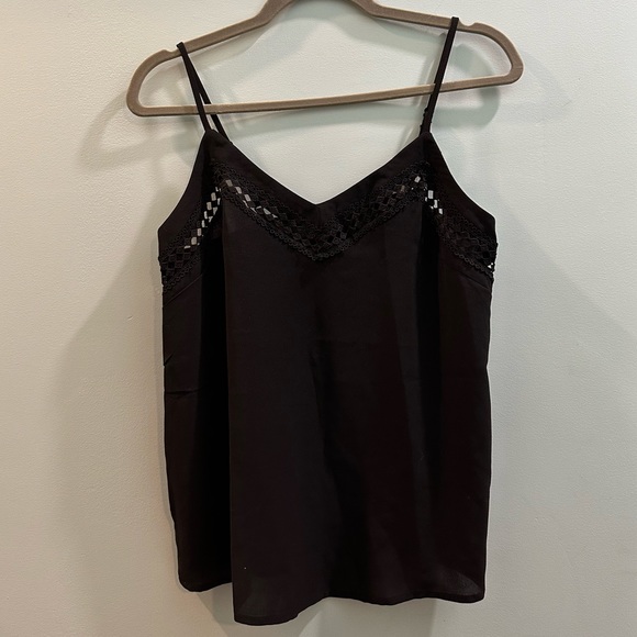 Cute blank camisole with cutouts in a diamond pattern - flowy! - Picture 1 of 4